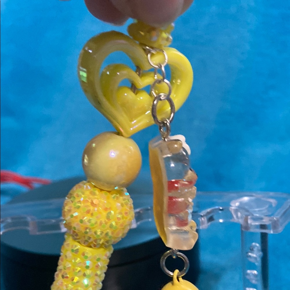Yellow Beaded Pooh Bear Pen with Heart Topper - Picture 4 of 4